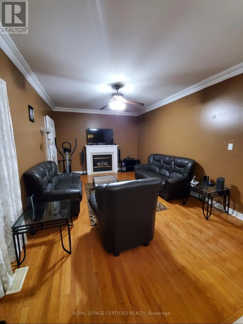 Detached at UPPER LEVEL - 35 CITADEL CRESCENT, Brampton