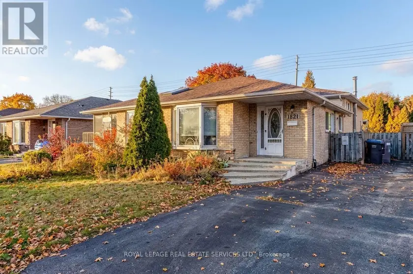 Semi-Detached/Link at 1821 BONNYMEDE DRIVE, Mississauga