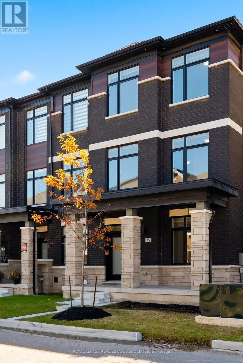 Townhouse at 16 BONNINGTON DRIVE, Brampton