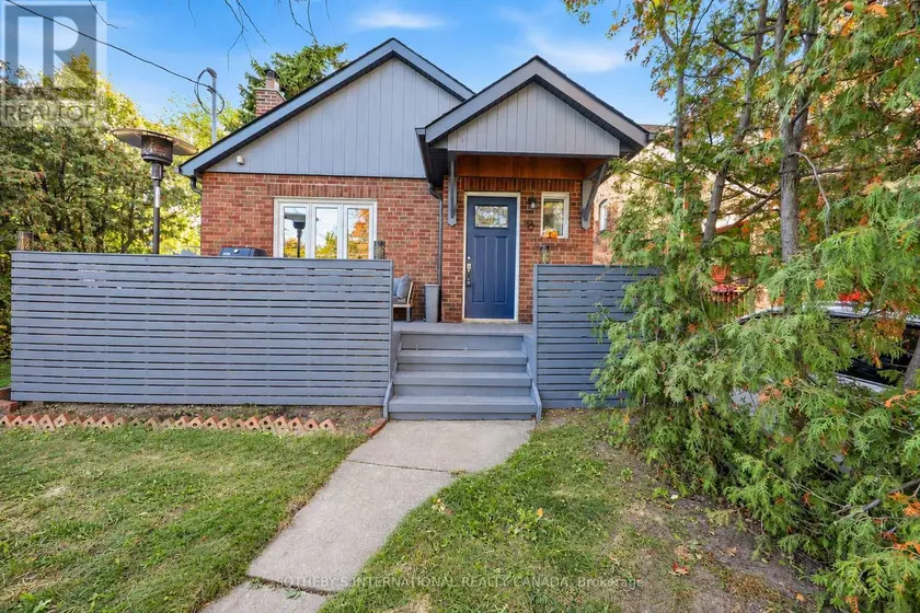 Detached at 16 SMITHFIELD DRIVE, Toronto