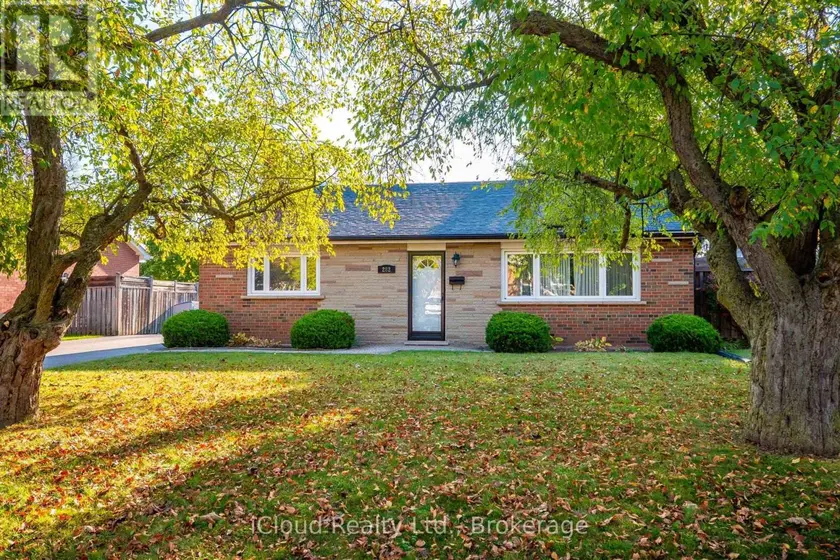 Detached at 282 KENT CRESCENT, Burlington