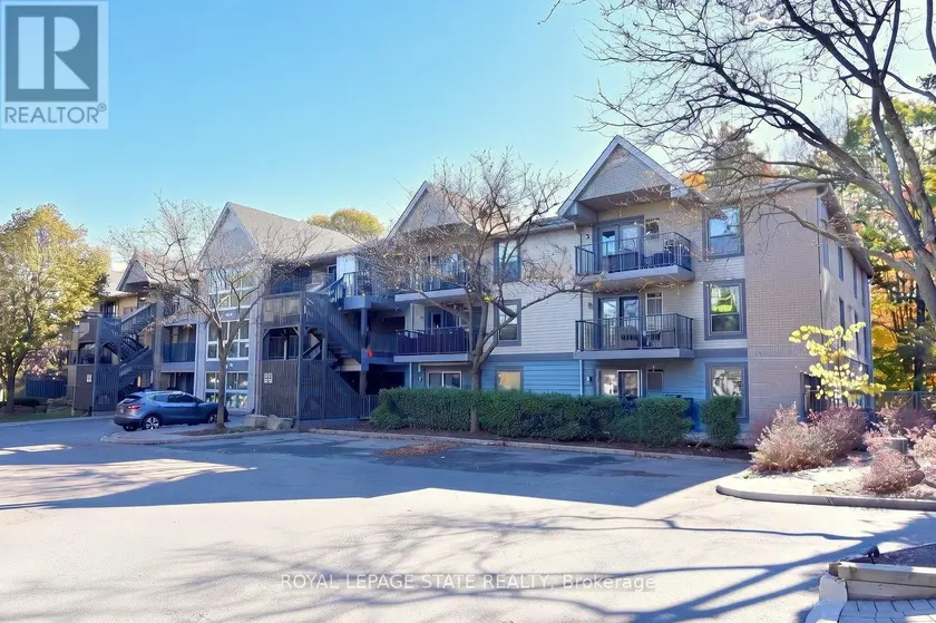 Townhouse at 313 - 2030 CLEAVER AVENUE W, Burlington