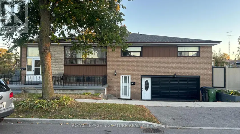 Semi-Detached/Link at 138 DUNCANWOODS DRIVE, Toronto