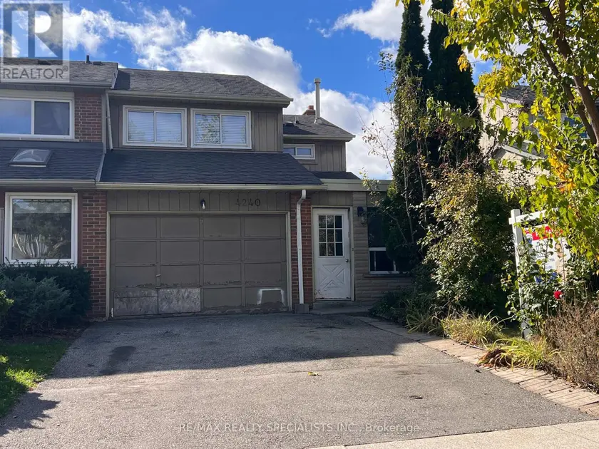 Semi-Detached/Link at 4240 THOM GARDENS, Mississauga