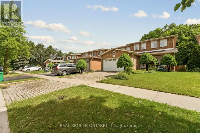 Detached at 102 CORONATION CIRCLE, Brampton