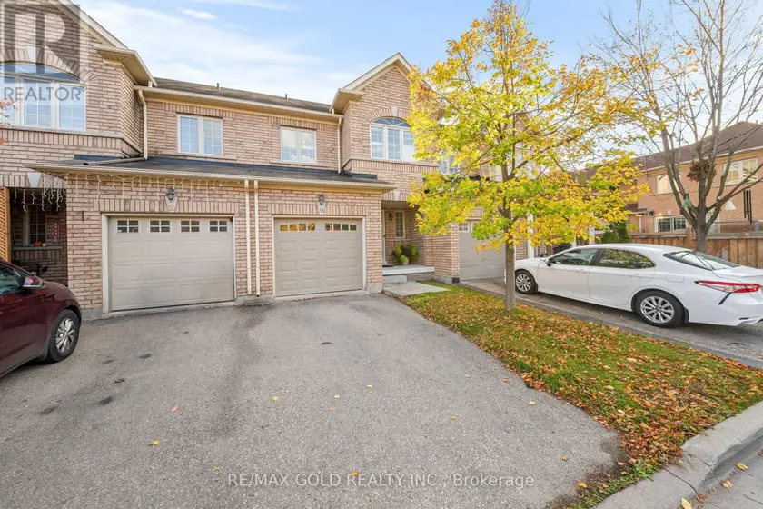 Townhouse at 33 BAY BREEZE DRIVE, Brampton