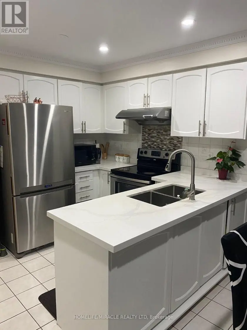 Townhouse at 70 BLUE SPRUCE STREET, Brampton