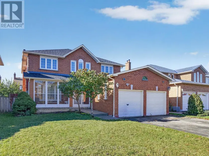 Detached at 15 HEDGEROW AVENUE, Brampton