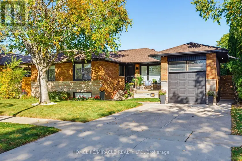 Detached at 8 LAURELWOOD CRESCENT, Toronto