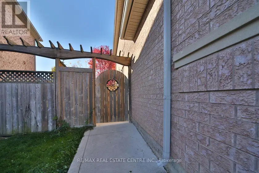 Detached at BSMT - 66 MISTDALE CRESCENT, Brampton