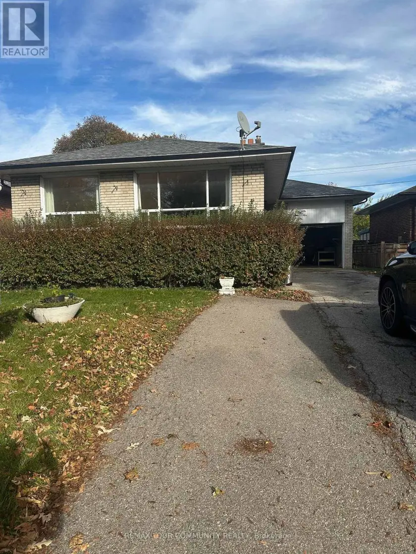 Detached at 33 AIKENHEAD ROAD, Toronto