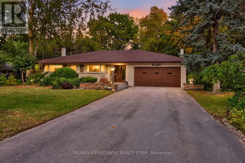 Detached at 2086 GLENFOREST CRESCENT, Oakville
