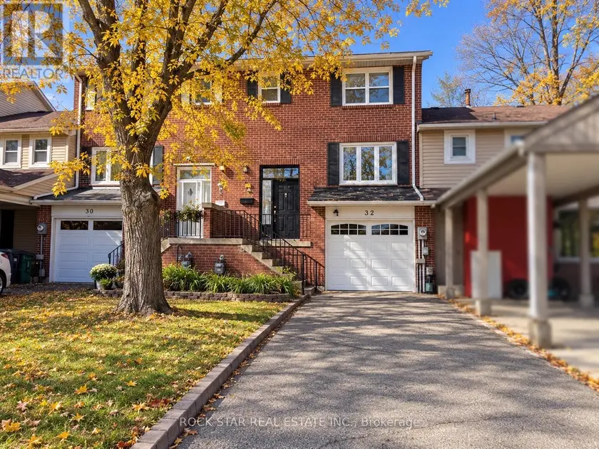 Townhouse at 32 LANSING SQUARE, Brampton