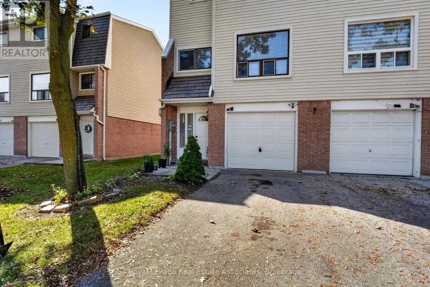 Townhouse at 6 ELLERSLIE ROAD, Brampton