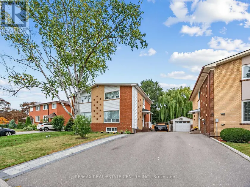 Semi-Detached/Link at 2475 BROOKHURST ROAD, Mississauga