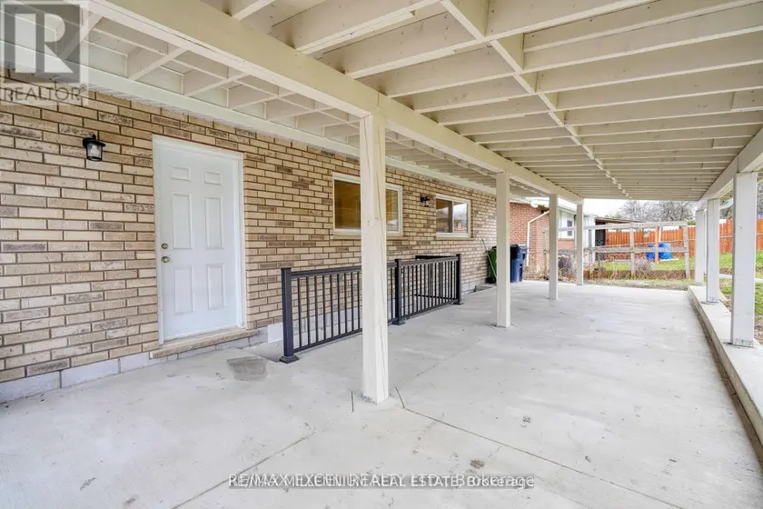 Detached at LOWER - 33 ORPINGTON CRESCENT, Toronto