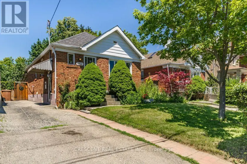 Detached at 982 BRIAR HILL AVENUE, Toronto