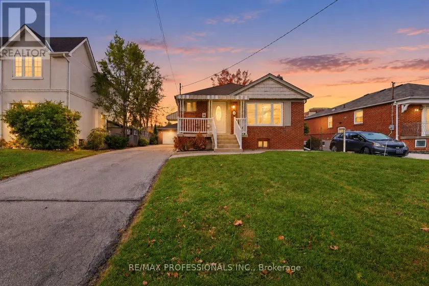 Detached at 28 WICKFORD DRIVE, Toronto