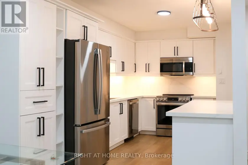 Townhouse at 10 - 3360 THE CREDIT WOODLANDS, Mississauga