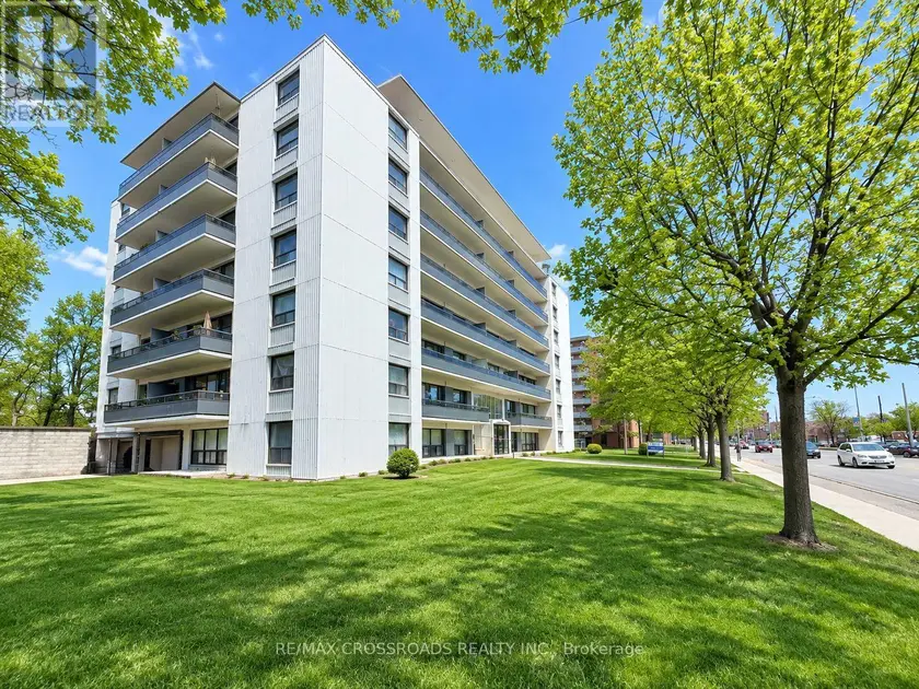 Apartment at 302 - 363 LAKESHORE ROAD E, Mississauga