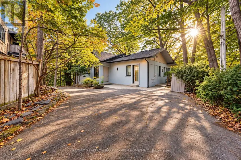Detached at 7 GREENBROOK DRIVE, Toronto
