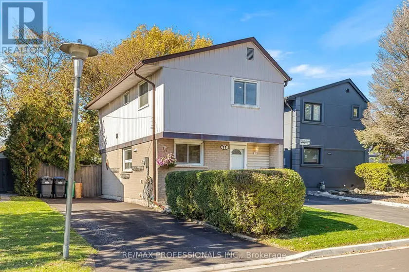 Detached at 11 GRAND RAPIDS SQUARE, Brampton