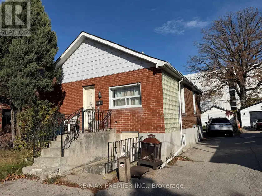 Detached at 165 THIRTIETH STREET, Toronto