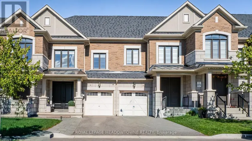Townhouse at 8 ANGELFISH ROAD, Brampton