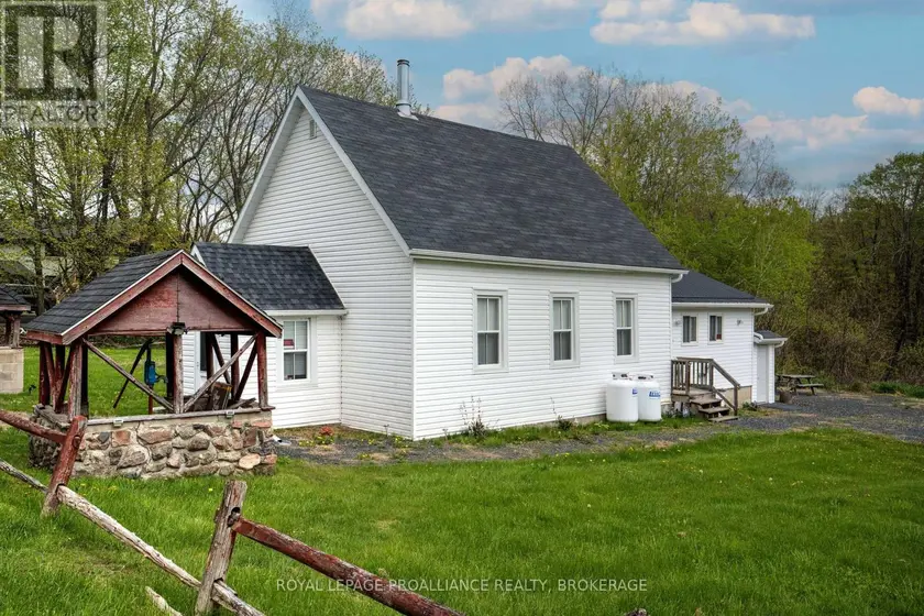Detached at 1867 CROW LAKE ROAD, Frontenac