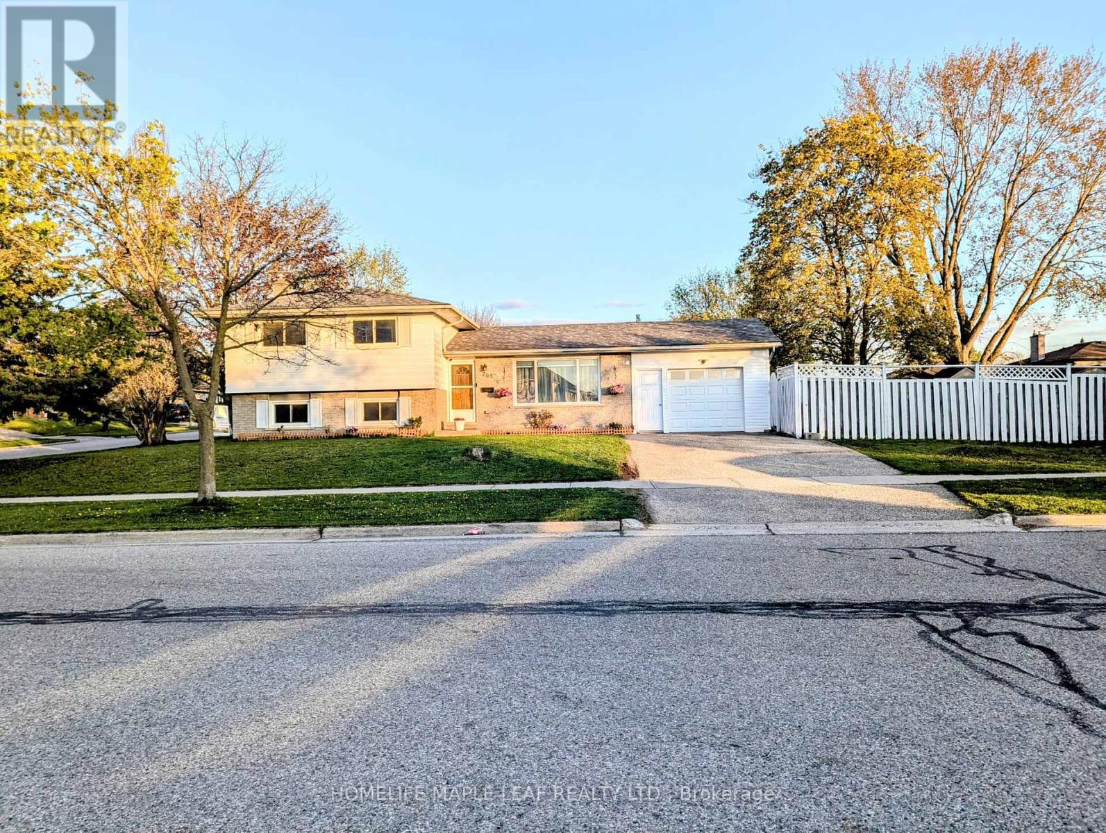Detached at 261 OVERLEA DRIVE, Kitchener