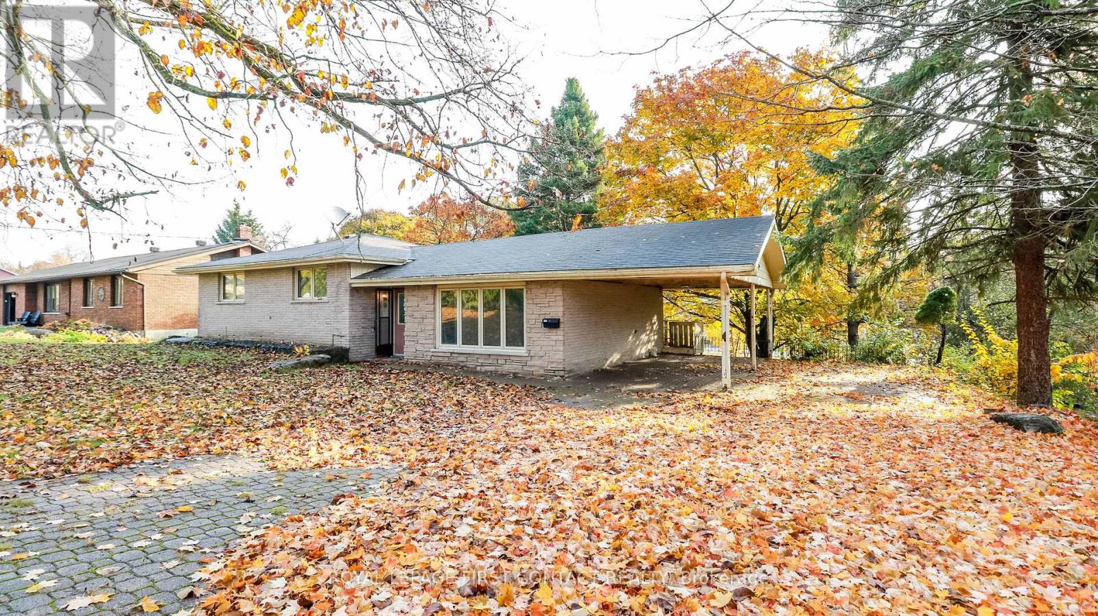 Detached at 18 KENNEDY DRIVE, Kawartha Lakes (Fenelon Falls)