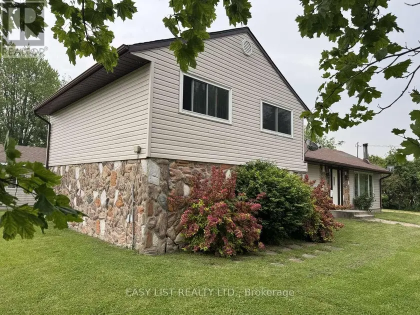 Detached at 3104 ST CLAIR PARKWAY, St. Clair