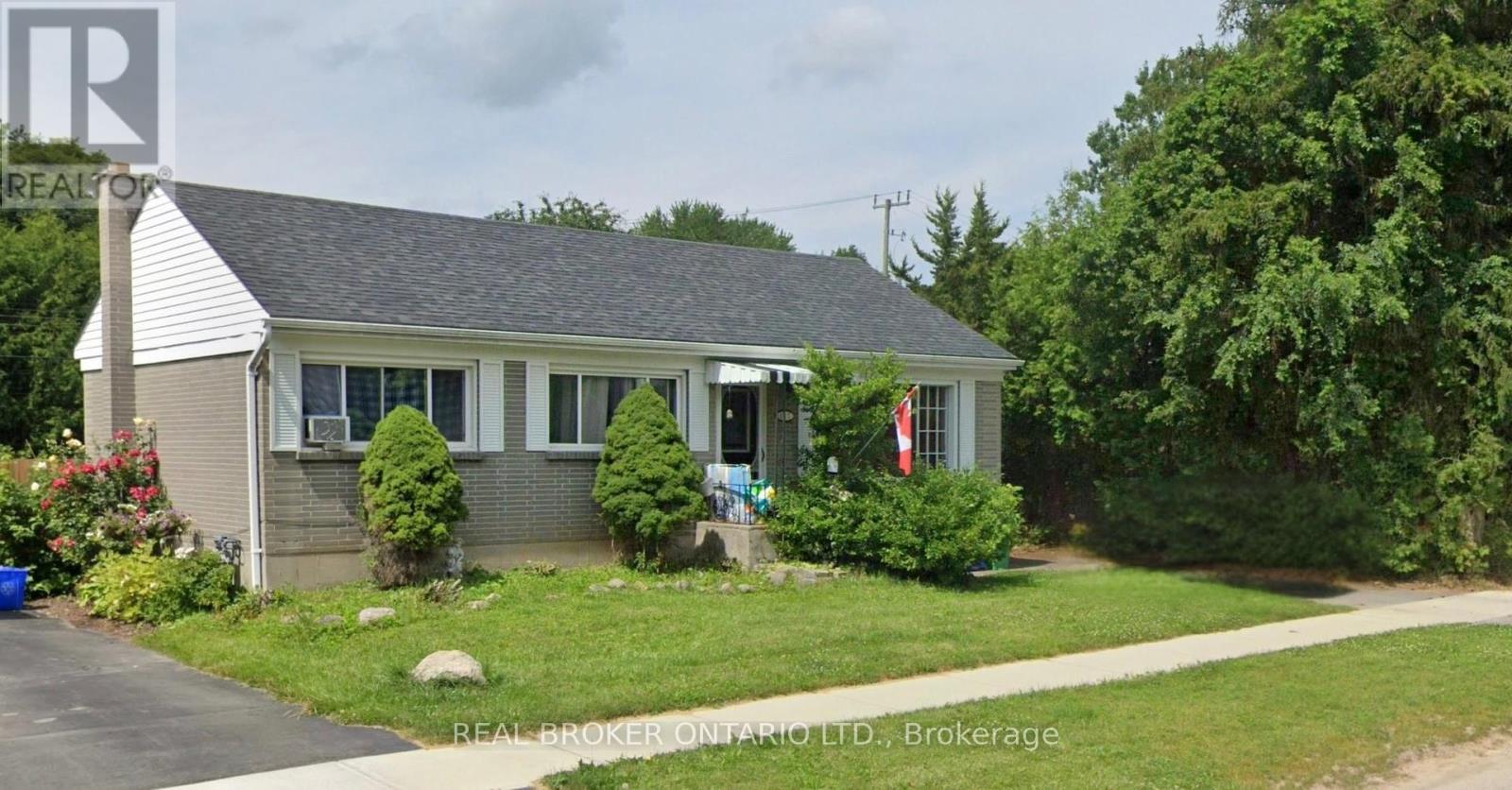 Detached at 887 PHILIP STREET, Peterborough (Northcrest Ward 5)
