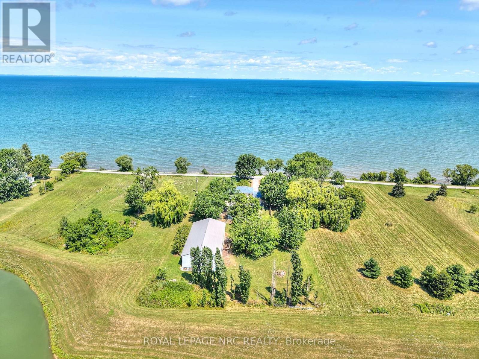 Detached at 4040 LAKESHORE ROAD, Lincoln (Lincoln Lake)