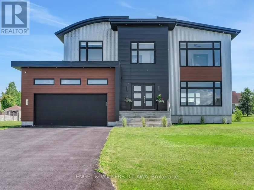 Detached at 46 FOREST HILL ROAD, South Stormont