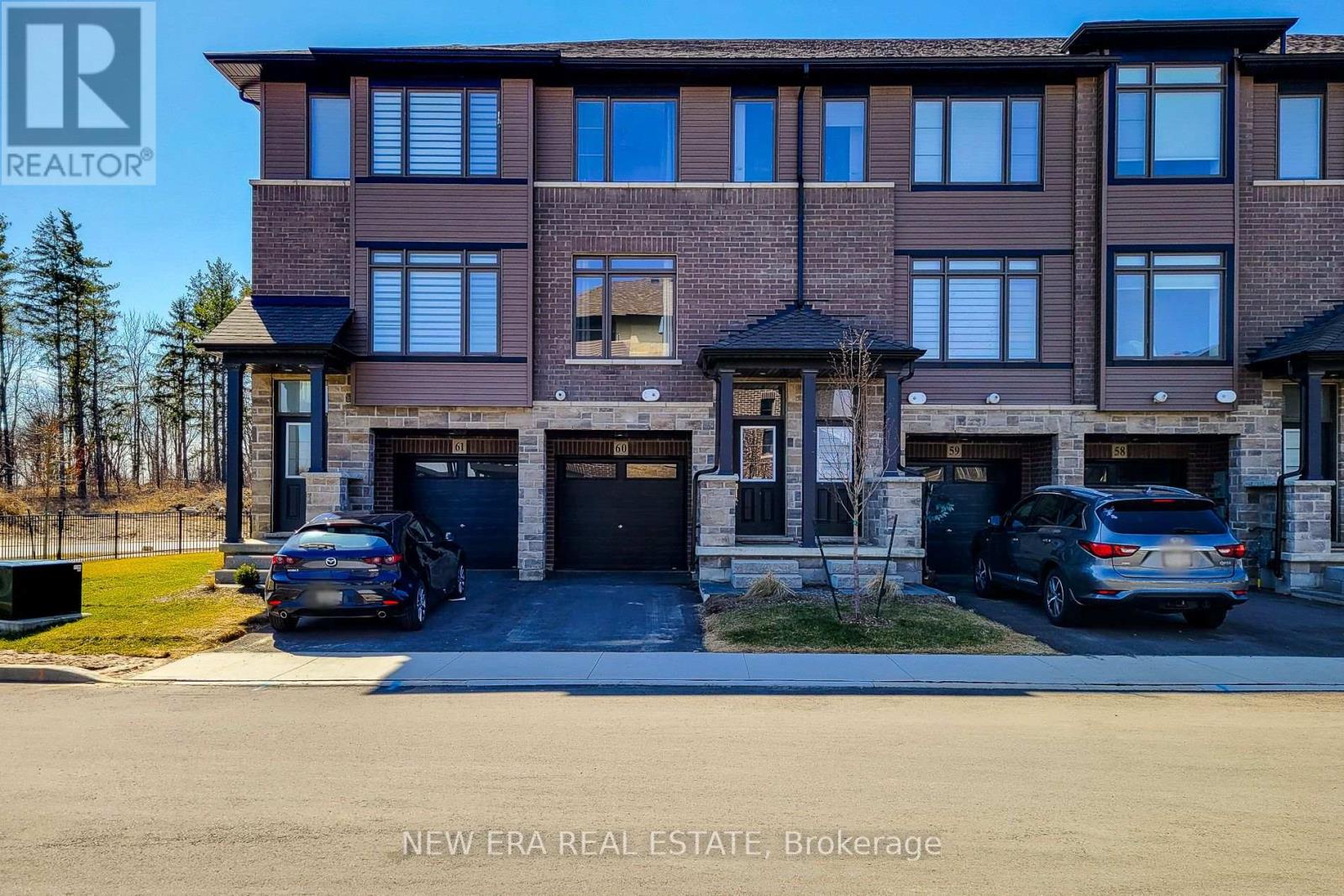 Townhouse at 60 - 120 COURT DRIVE, Brant (Paris)