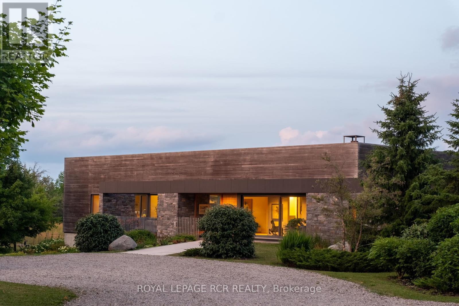 Detached at 5211 TENTH LINE, Erin
