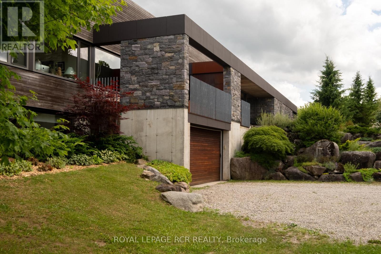 Detached at 5211 TENTH LINE, Erin