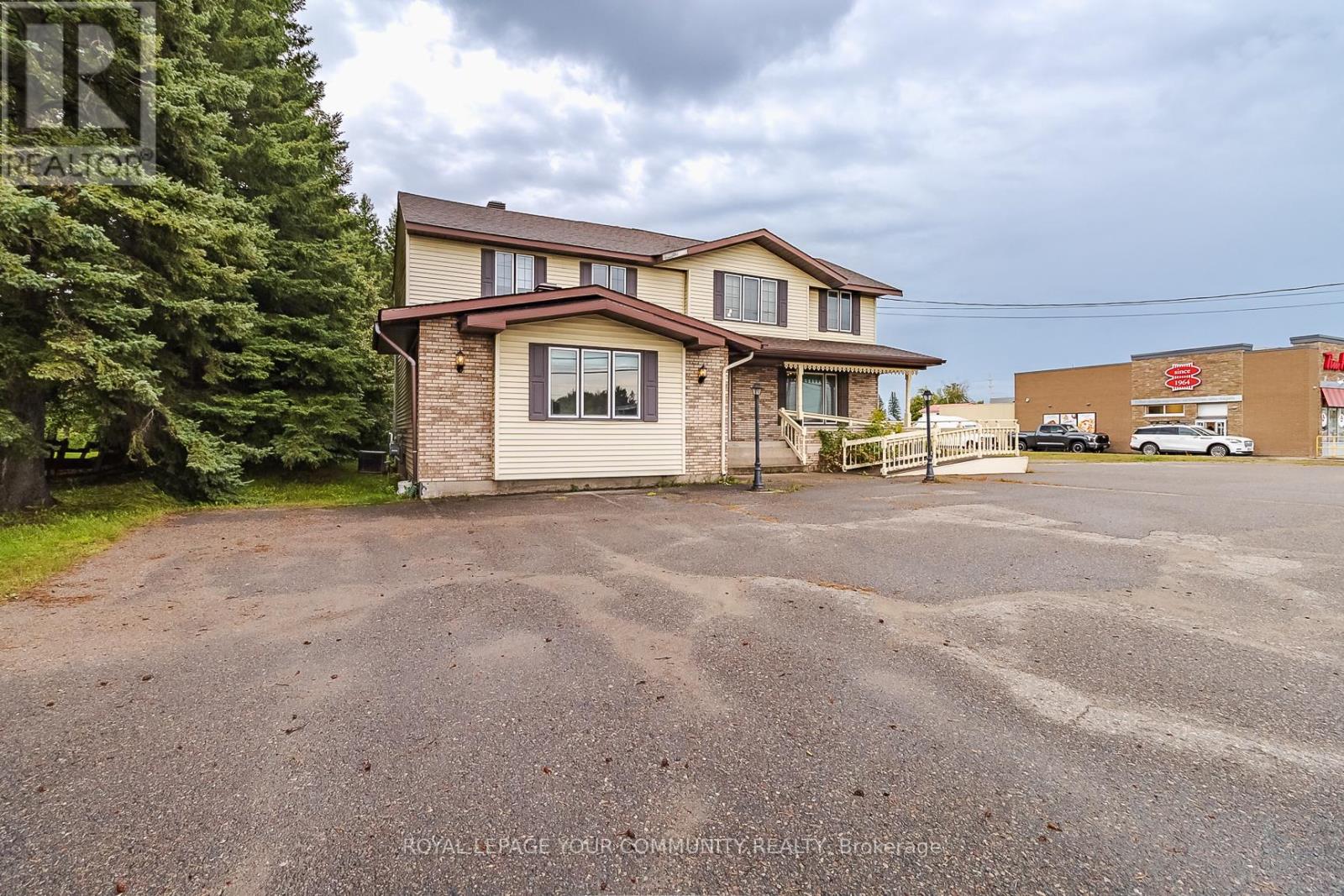 Detached at 920 GREAT NORTHERN ROAD, Sault Ste Marie
