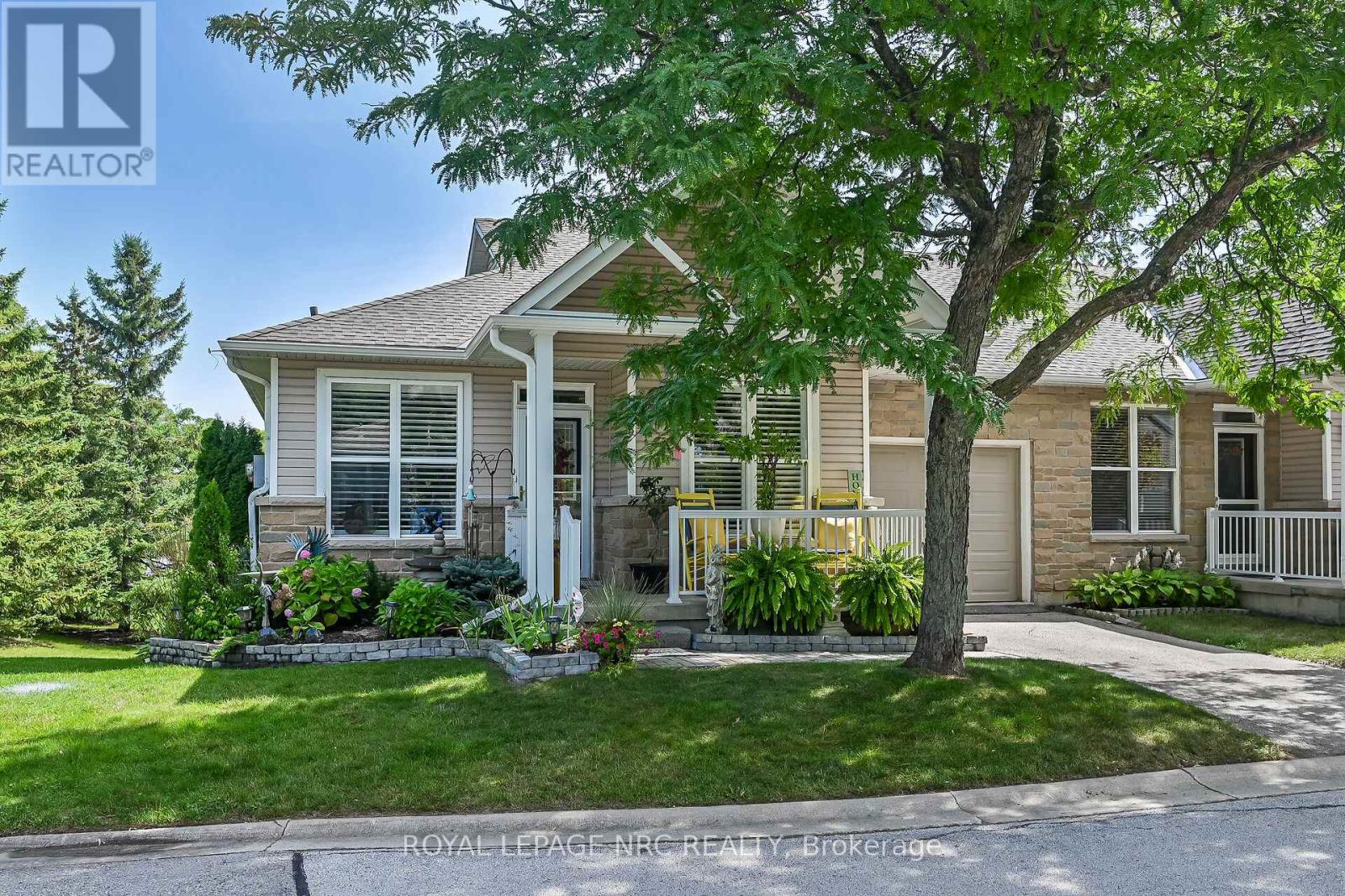 Townhouse at 29 - 20 KITTY MURRAY LANE, Hamilton (Meadowlands)