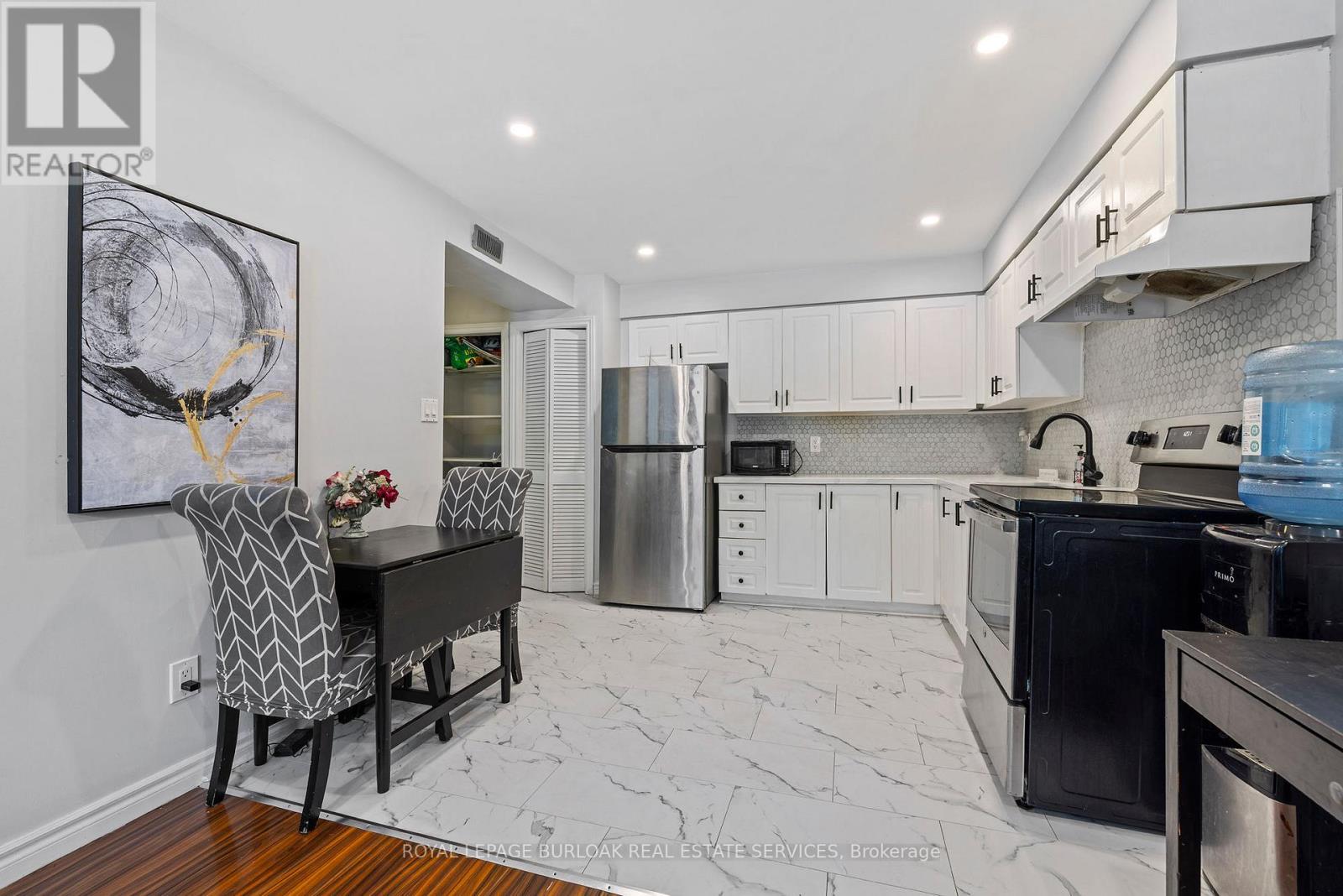 Apartment at 104 - 28 VICTORIA AVENUE N, Hamilton (Landsdale)