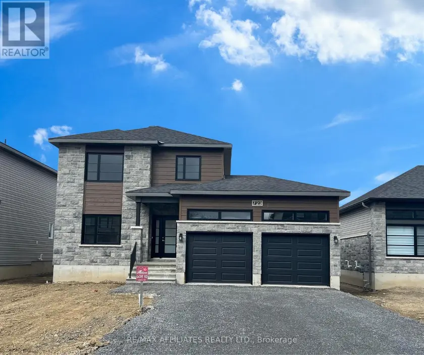 Detached at 1055 CHABLIS CRESCENT, Russell