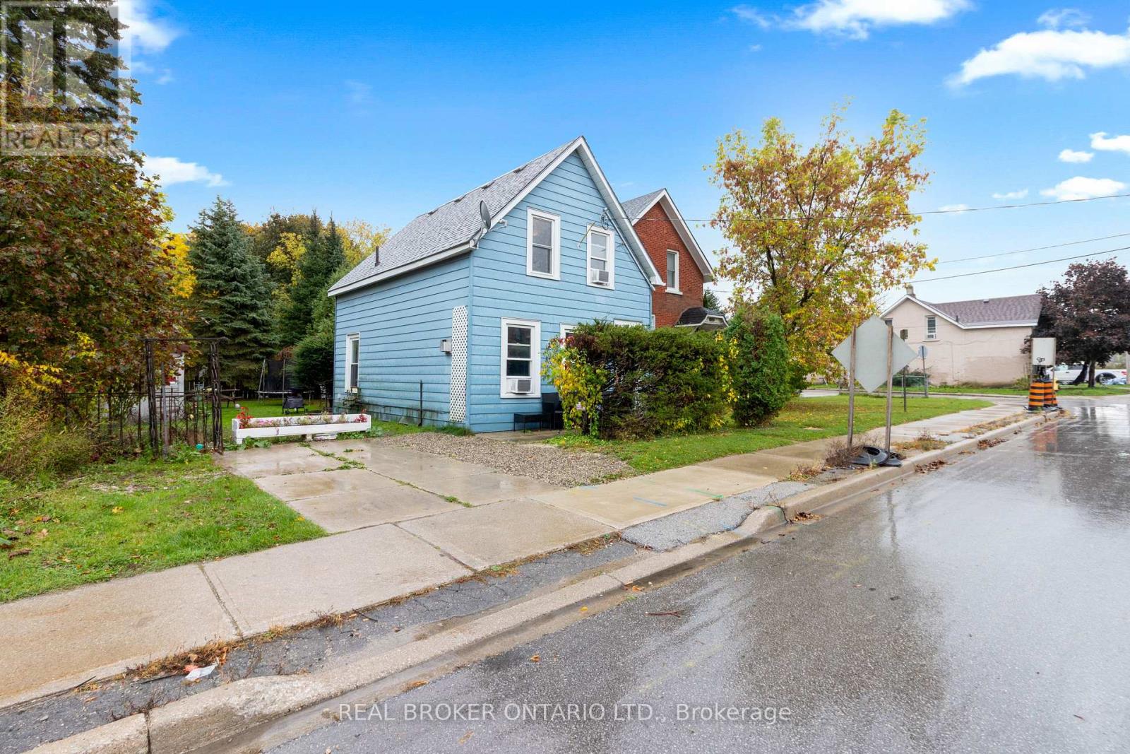 Detached at 1323 2ND AVENUE W, Owen Sound