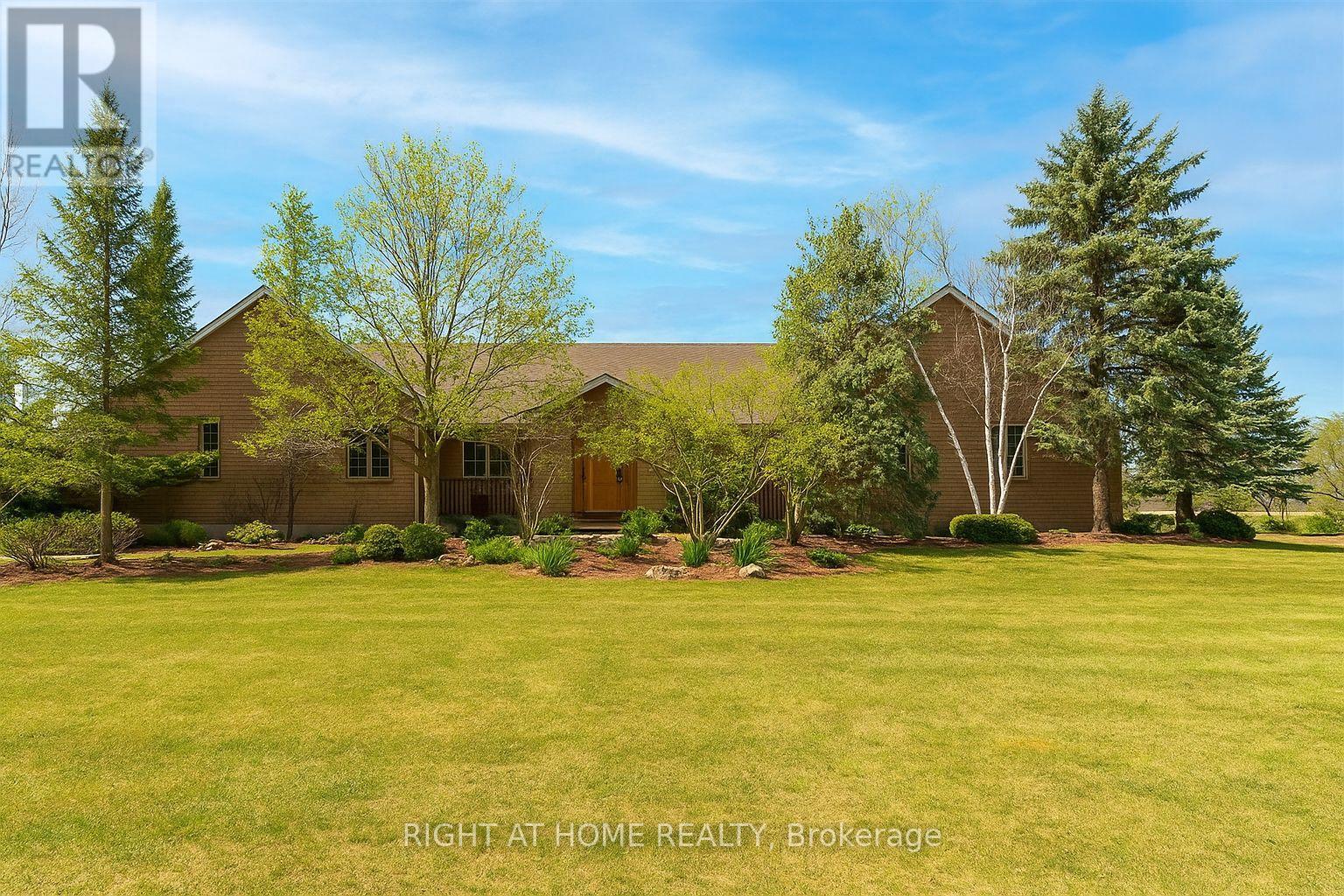 Detached at 425 GOLF CLUB ROAD, Hamilton (Hannon)