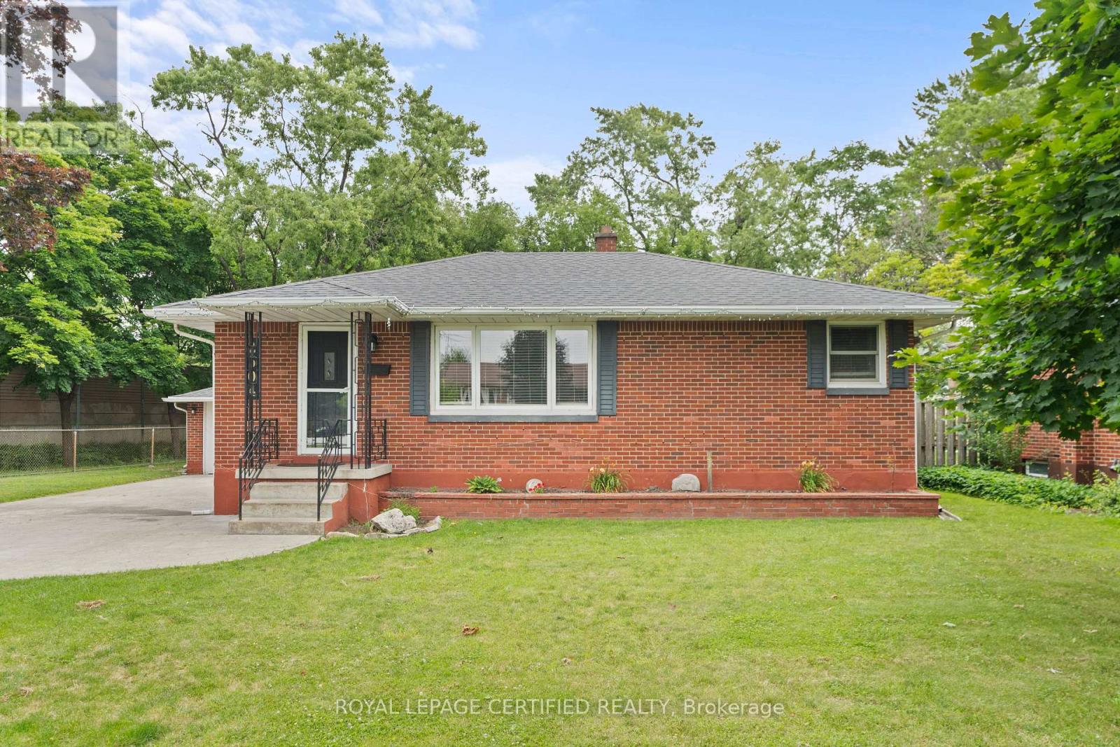 Detached at 2504 ASKIN AVENUE, Windsor