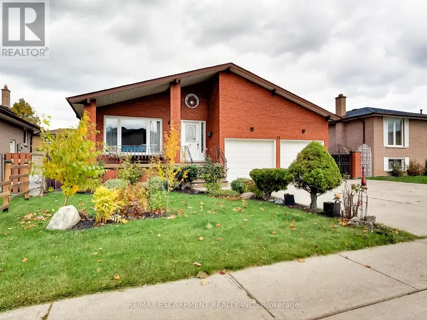 Detached at 18 PAVAROTTI COURT, Hamilton
