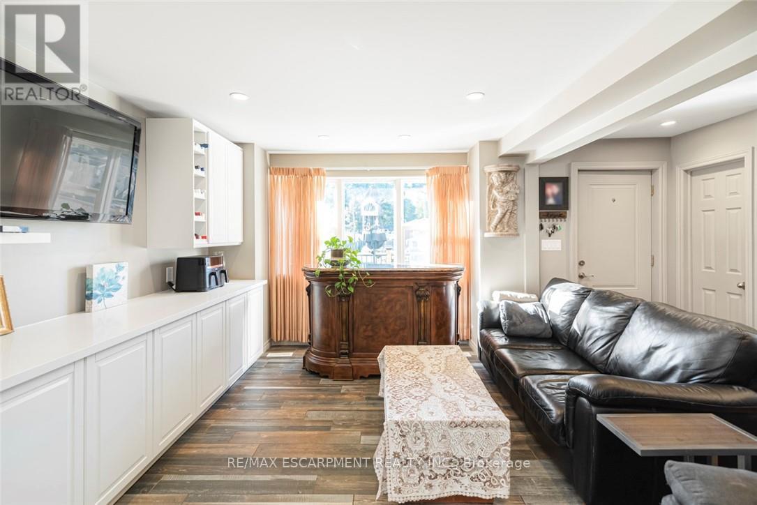 Detached at 199 KIMBERLY DRIVE, Hamilton