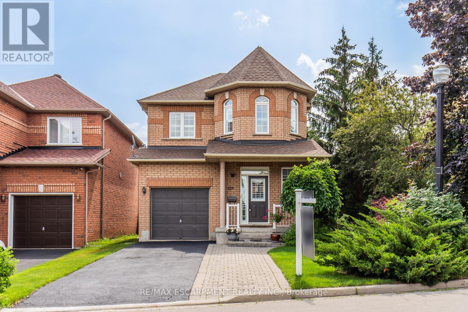 Detached at 109 PEACHWOOD CRESCENT, Hamilton (Stoney Creek)