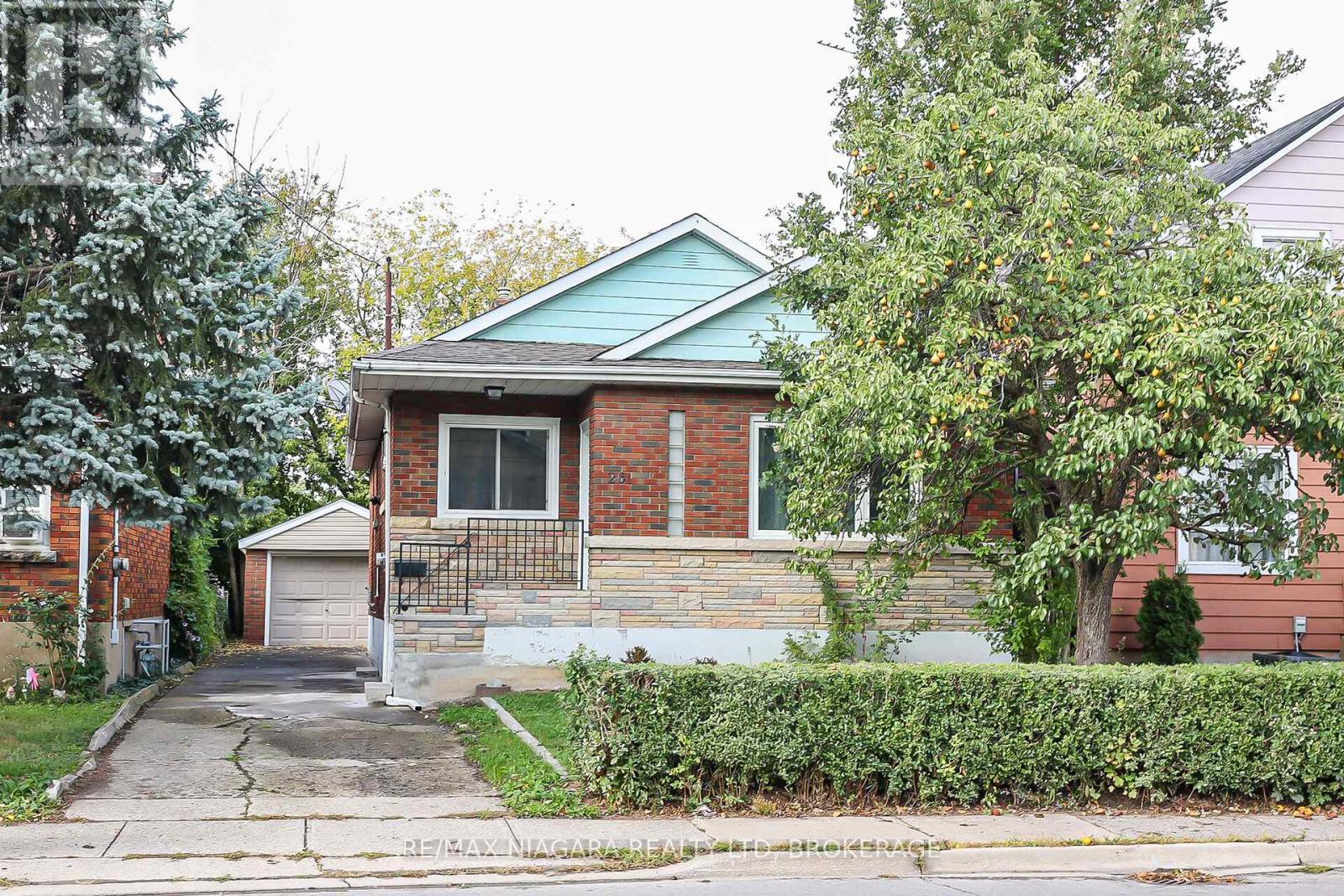 Detached at 261 VINE STREET, St. Catharines (Fairview)