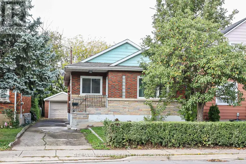 Detached at 261 VINE STREET, St. Catharines